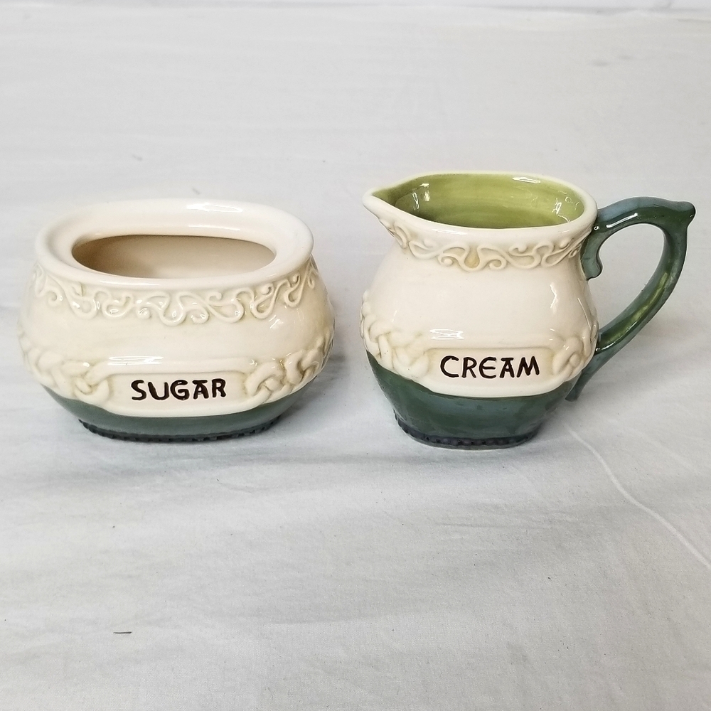 Grasslands Road  Sugar and Cream Set